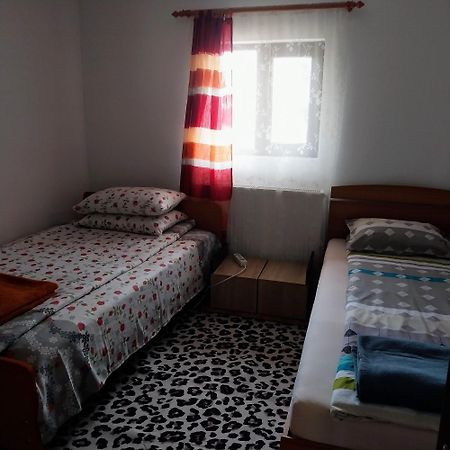 Casa Andreea Hotell Novaci-Străini Exteriör bild