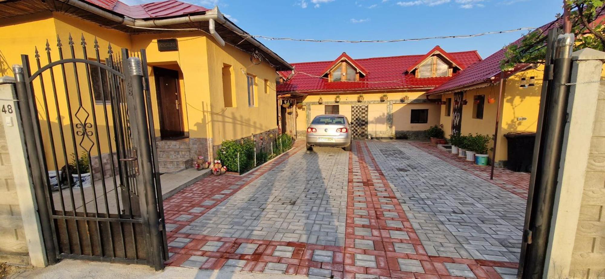 Casa Andreea Hotell Novaci-Străini Exteriör bild