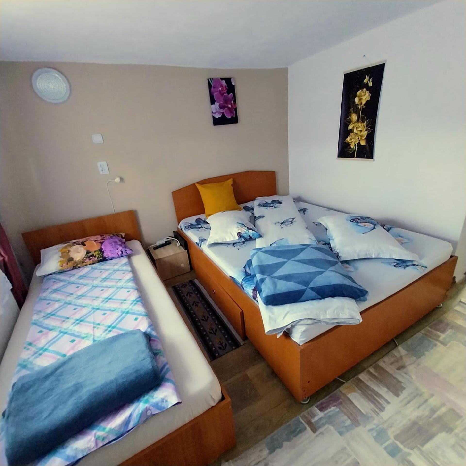 Casa Andreea Hotell Novaci-Străini Exteriör bild