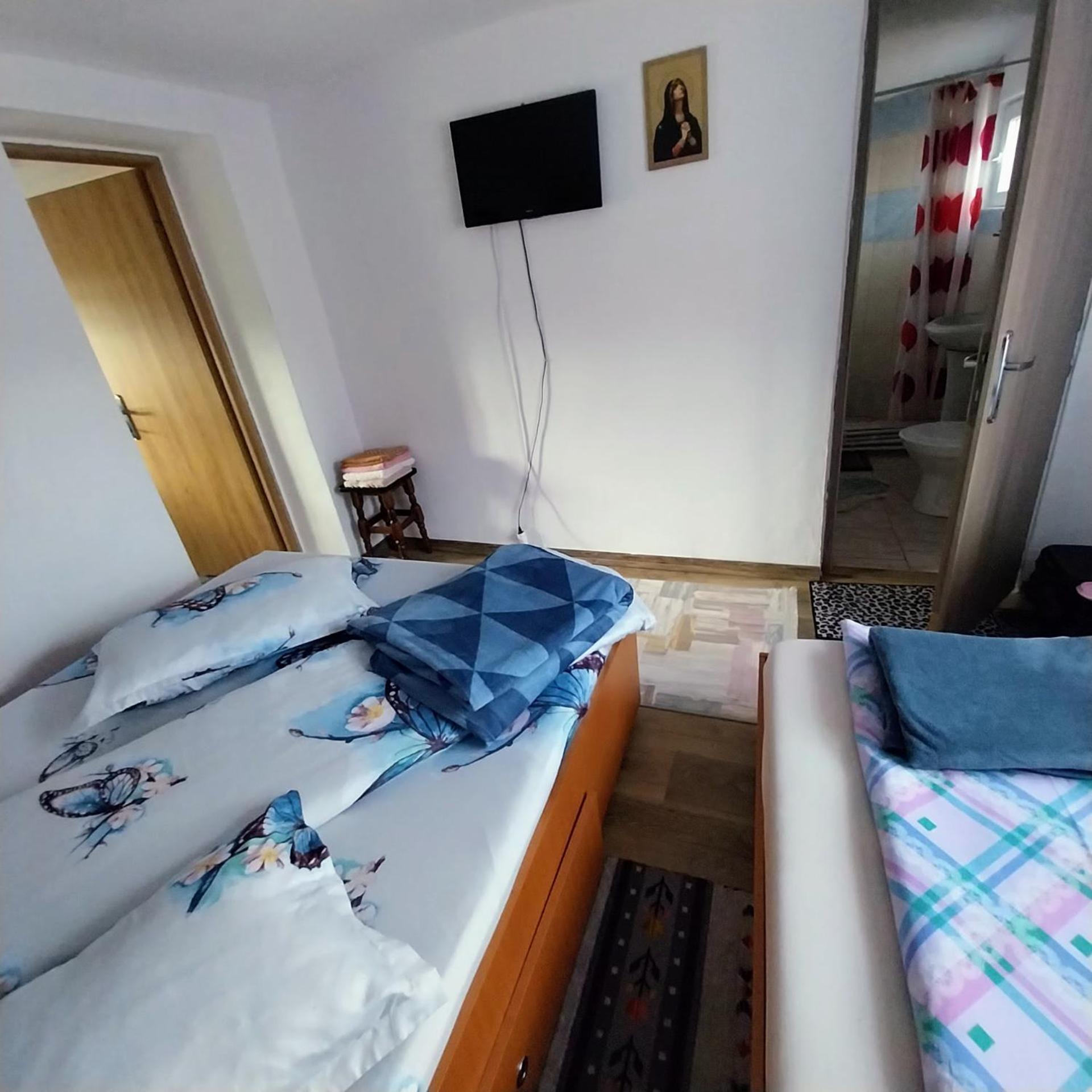 Casa Andreea Hotell Novaci-Străini Exteriör bild