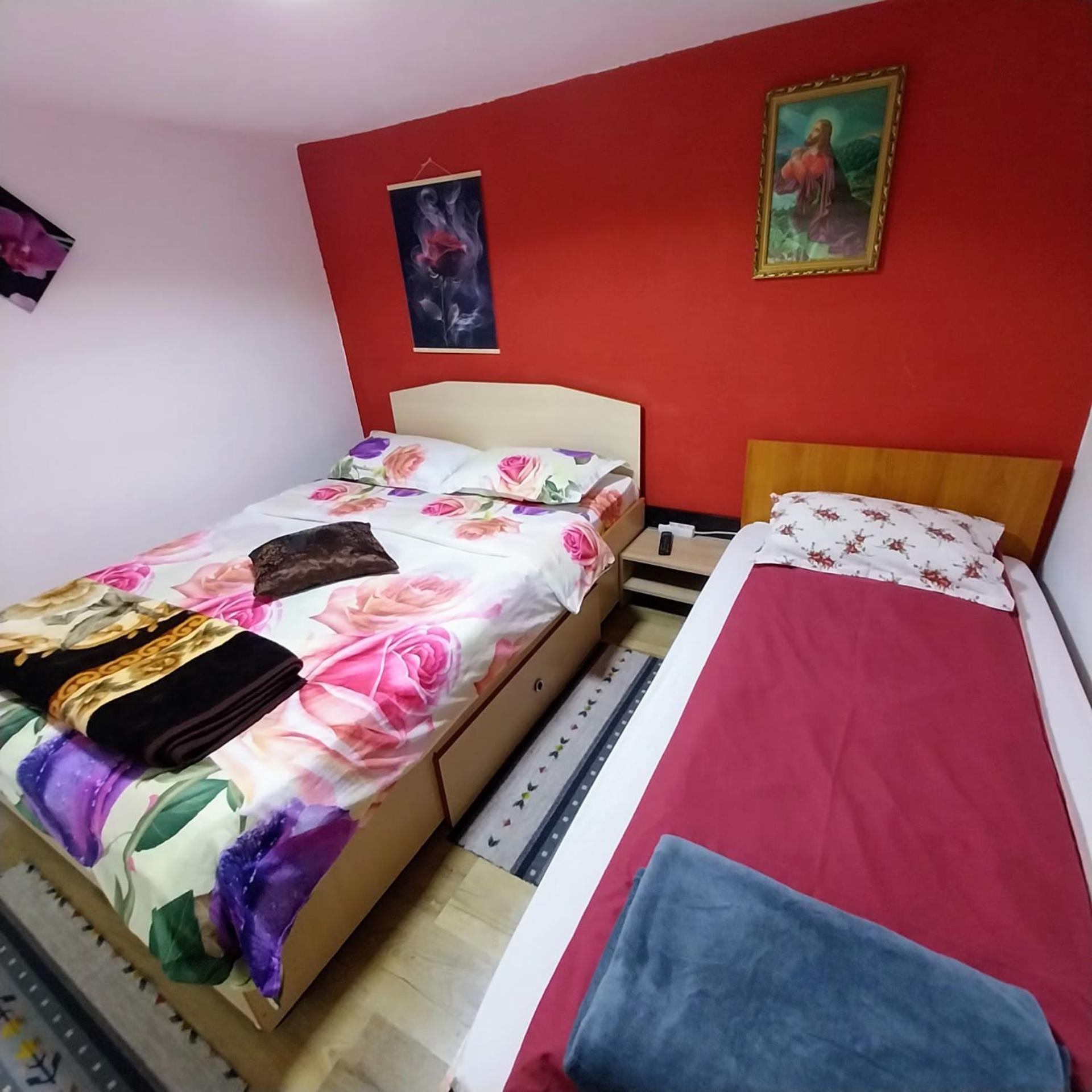 Casa Andreea Hotell Novaci-Străini Exteriör bild