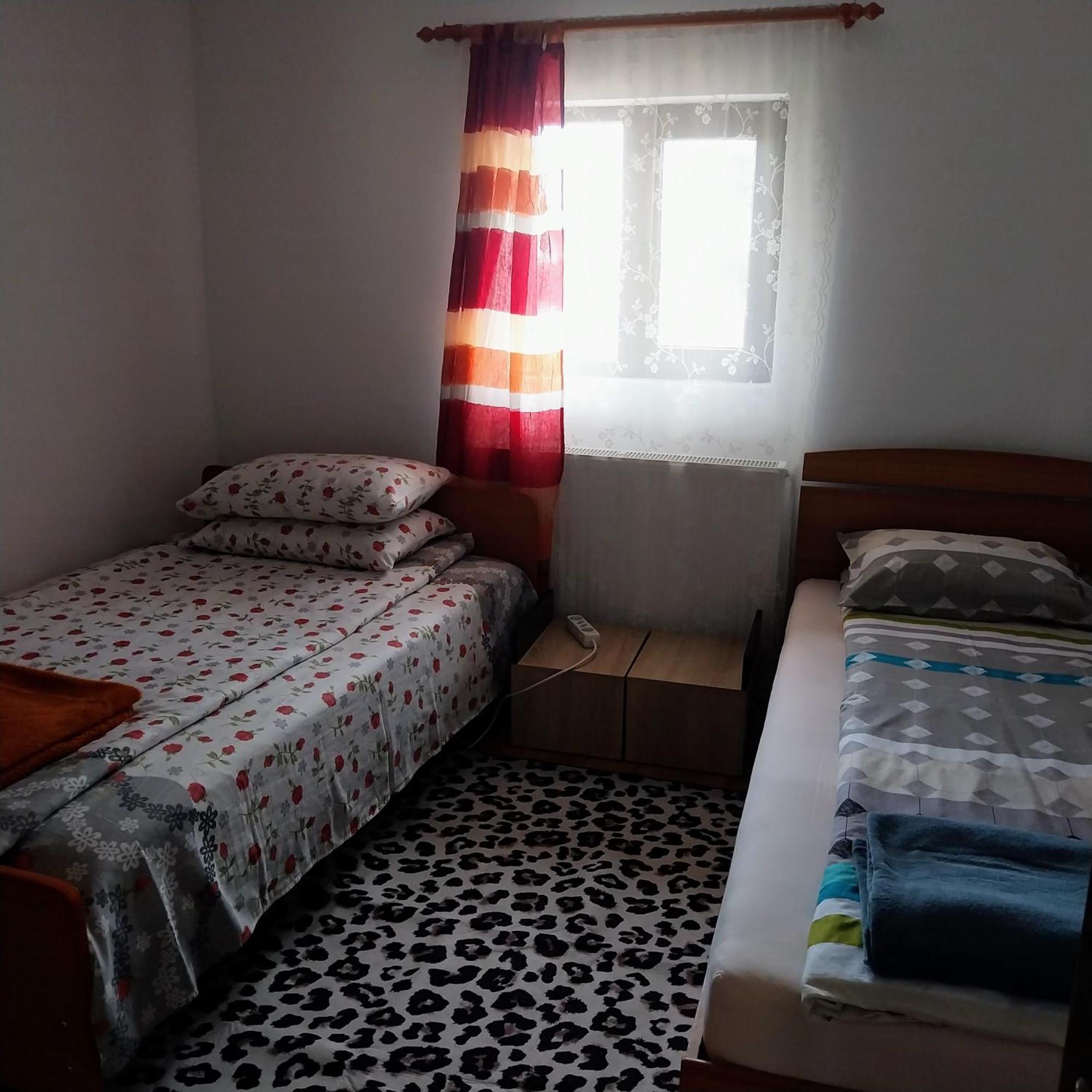 Casa Andreea Hotell Novaci-Străini Exteriör bild