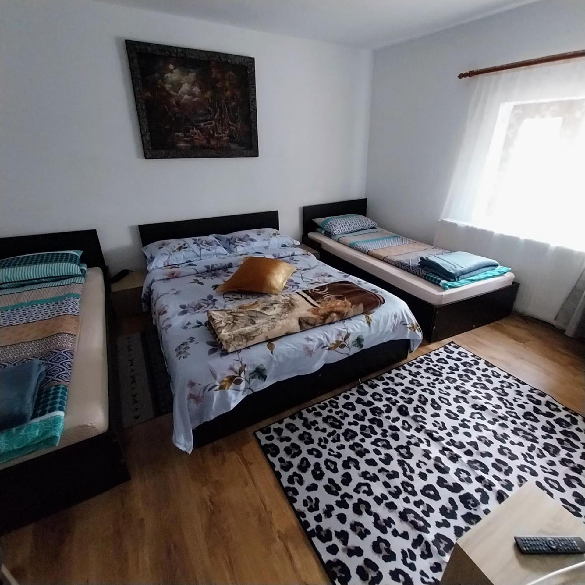 Casa Andreea Hotell Novaci-Străini Exteriör bild
