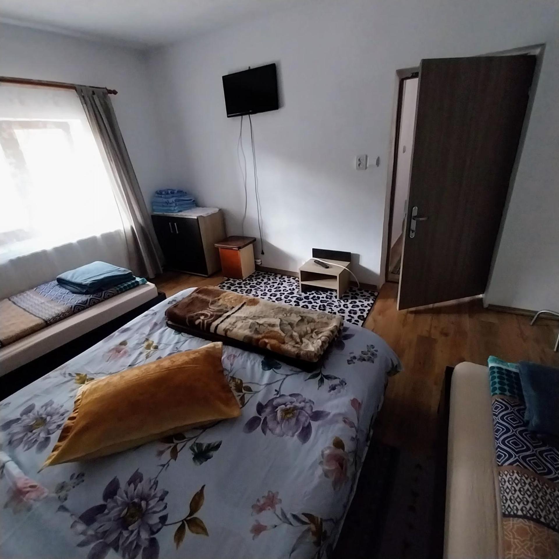 Casa Andreea Hotell Novaci-Străini Exteriör bild