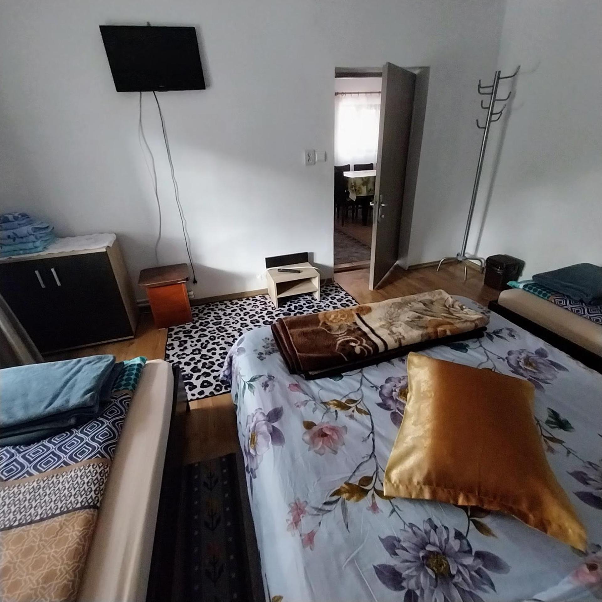 Casa Andreea Hotell Novaci-Străini Exteriör bild