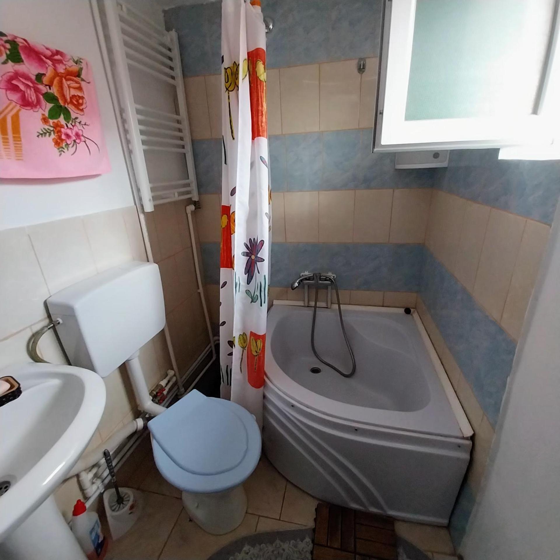 Casa Andreea Hotell Novaci-Străini Exteriör bild
