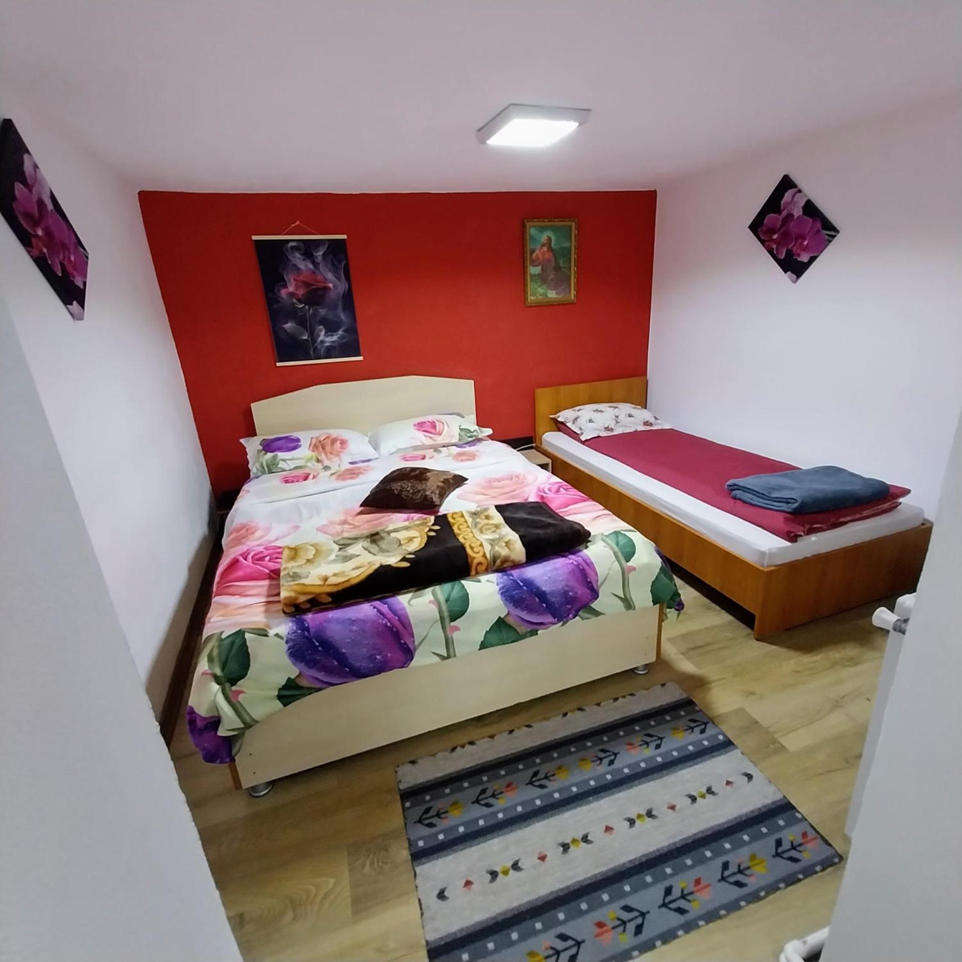Casa Andreea Hotell Novaci-Străini Exteriör bild