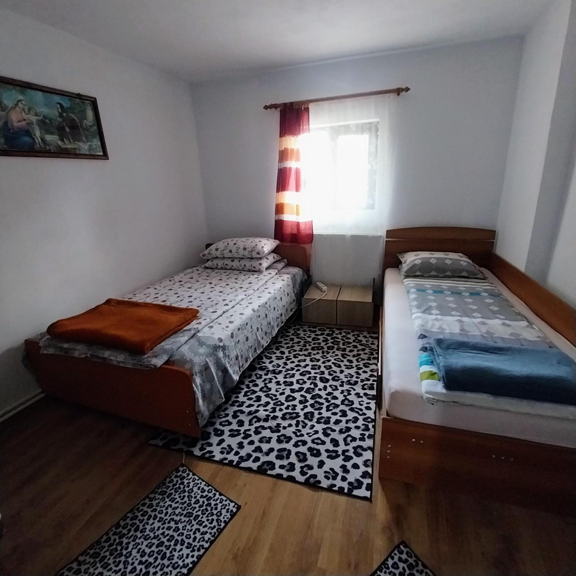 Casa Andreea Hotell Novaci-Străini Exteriör bild